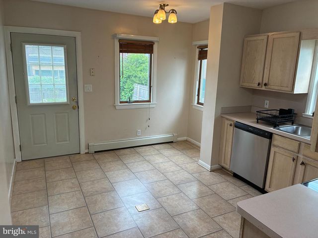 216 FERNWOOD, Folsom, PA 19033