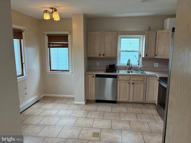 216 FERNWOOD, Folsom, PA 19033