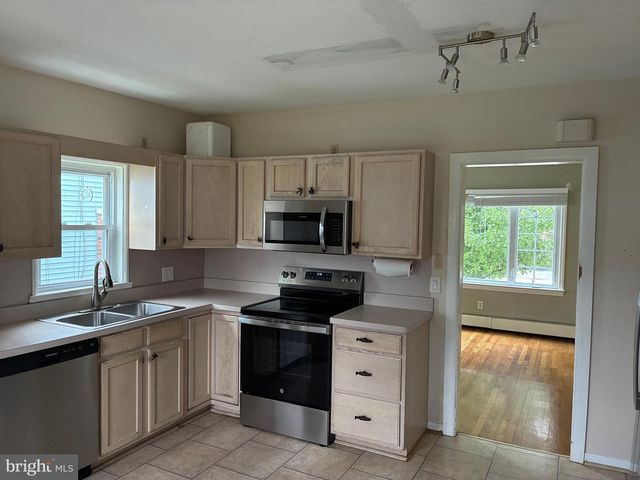 216 FERNWOOD, Folsom, PA 19033