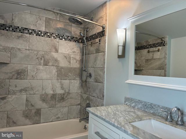 216 FERNWOOD, Folsom, PA 19033