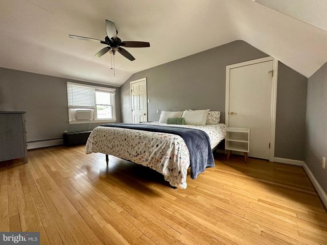216 FERNWOOD, Folsom, PA 19033