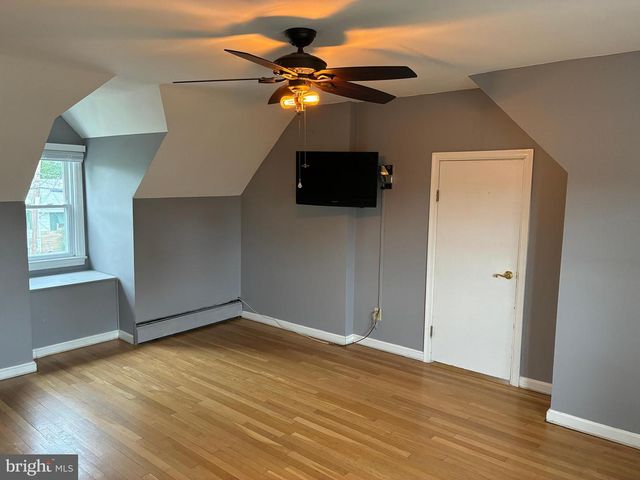 216 FERNWOOD, Folsom, PA 19033
