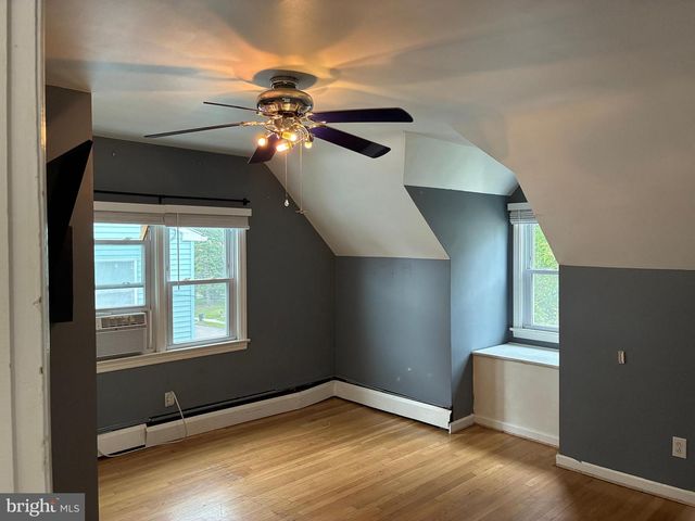 216 FERNWOOD, Folsom, PA 19033