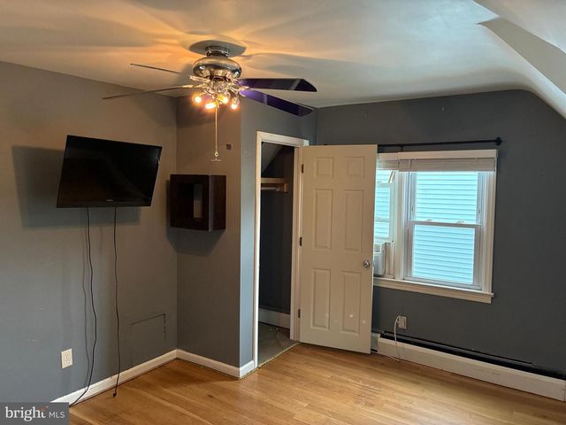 216 FERNWOOD, Folsom, PA 19033
