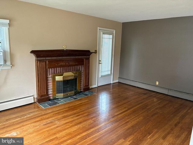 216 FERNWOOD, Folsom, PA 19033