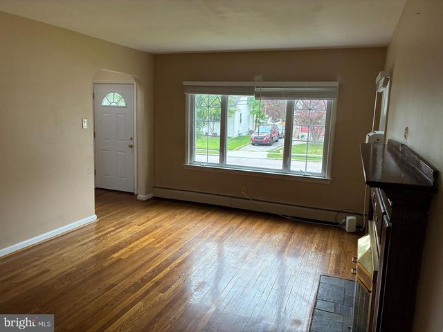216 FERNWOOD, Folsom, PA 19033