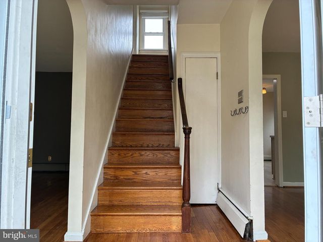 216 FERNWOOD, Folsom, PA 19033