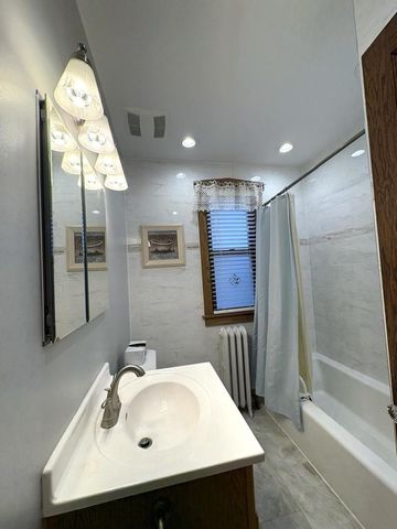 6041 N Newburg Avenue, Chicago, IL 60631