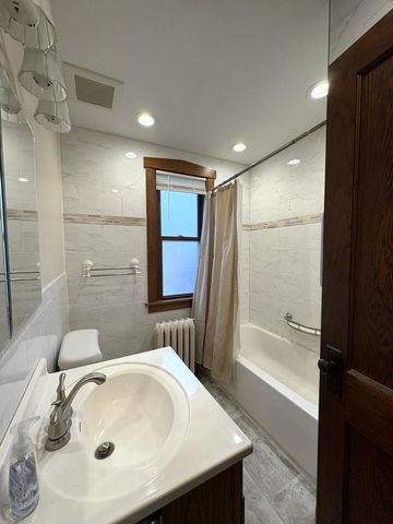 6041 N Newburg Avenue, Chicago, IL 60631