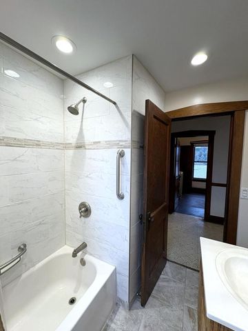 6041 N Newburg Avenue, Chicago, IL 60631