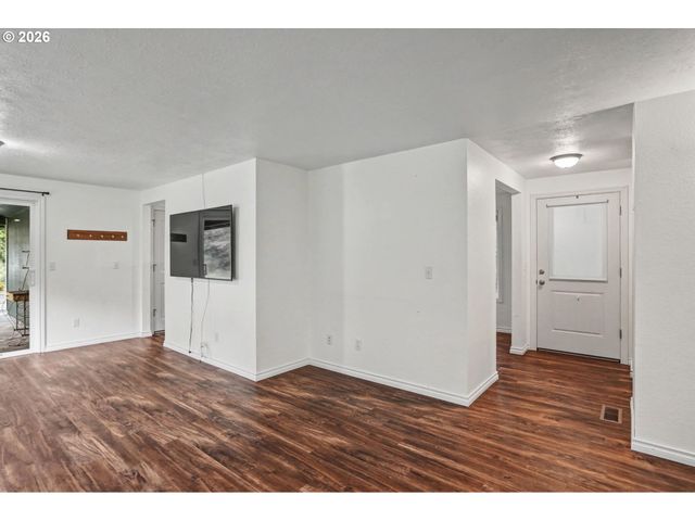 20450 ABIQUA Rd, Scotts Mills, OR 97375