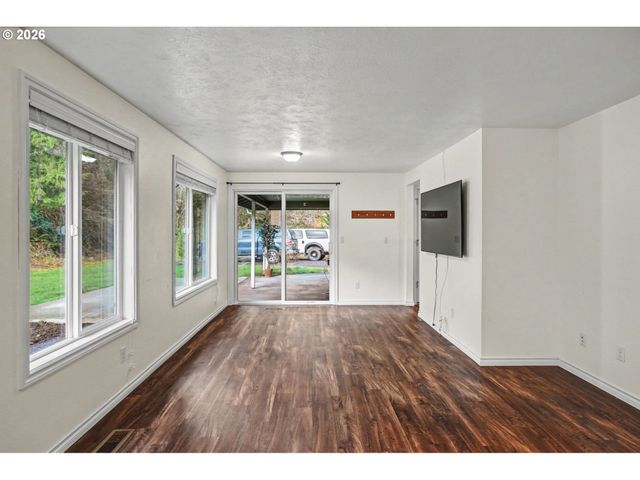 20450 ABIQUA Rd, Scotts Mills, OR 97375