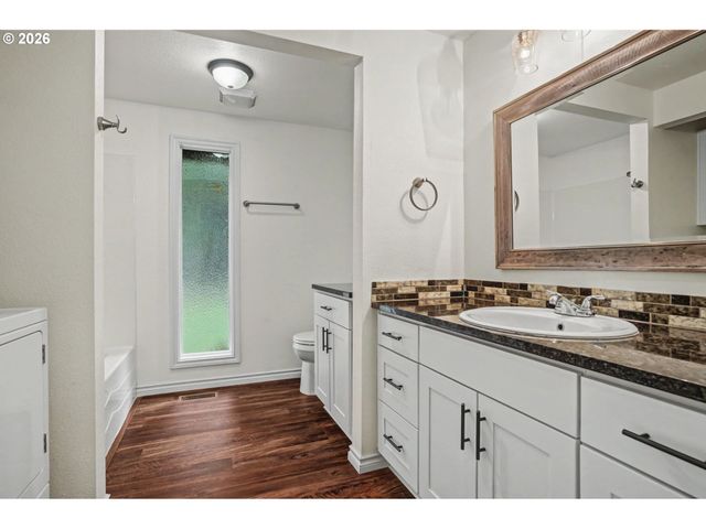 20450 ABIQUA Rd, Scotts Mills, OR 97375