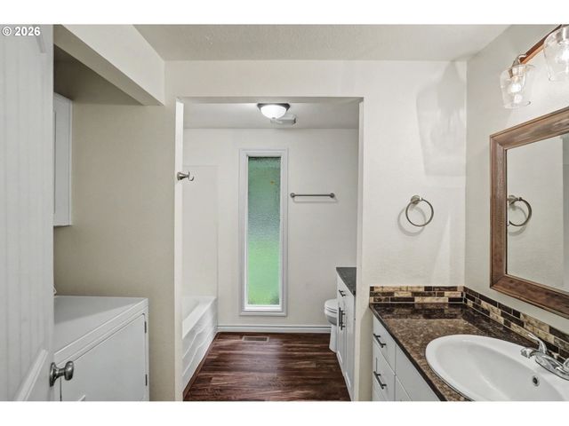 20450 ABIQUA Rd, Scotts Mills, OR 97375