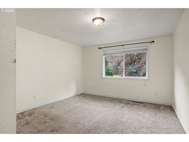 20450 ABIQUA Rd, Scotts Mills, OR 97375