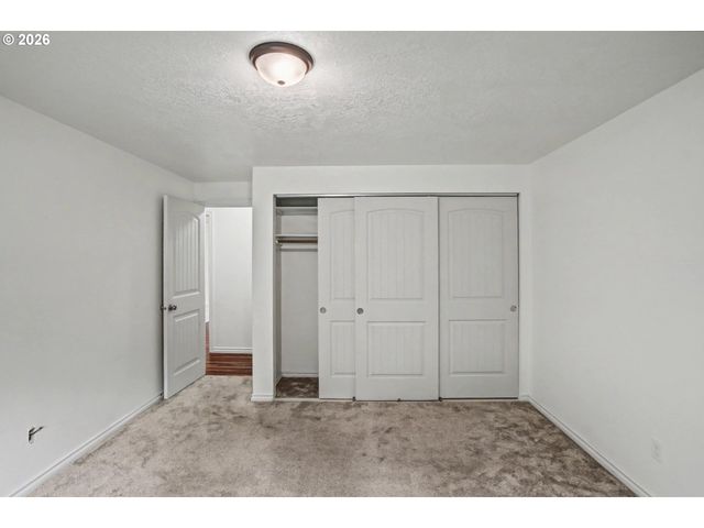 20450 ABIQUA Rd, Scotts Mills, OR 97375