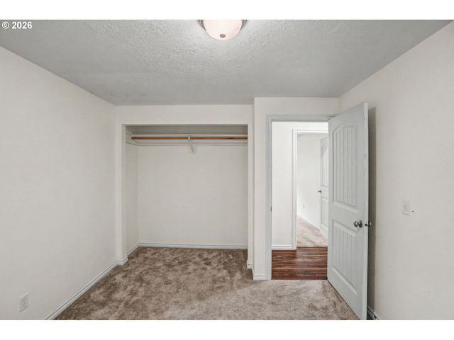 20450 ABIQUA Rd, Scotts Mills, OR 97375