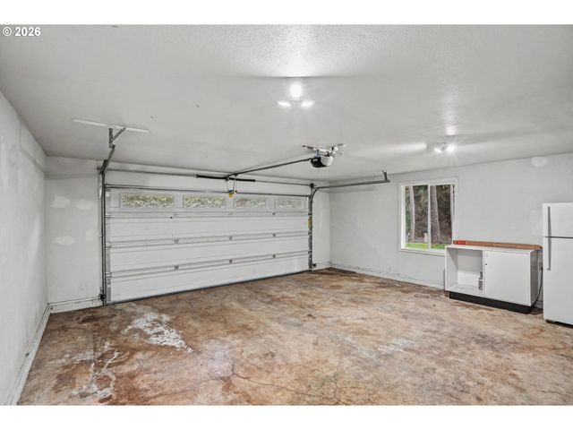 20450 ABIQUA Rd, Scotts Mills, OR 97375