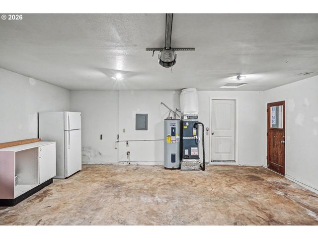 20450 ABIQUA Rd, Scotts Mills, OR 97375