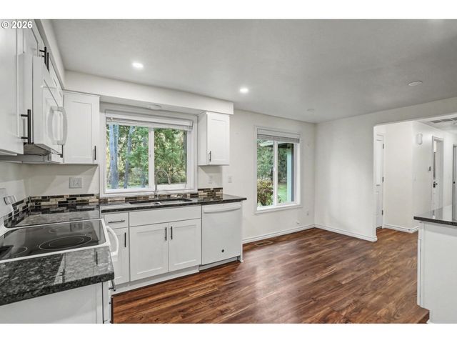 20450 ABIQUA Rd, Scotts Mills, OR 97375