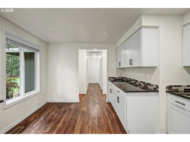 20450 ABIQUA Rd, Scotts Mills, OR 97375