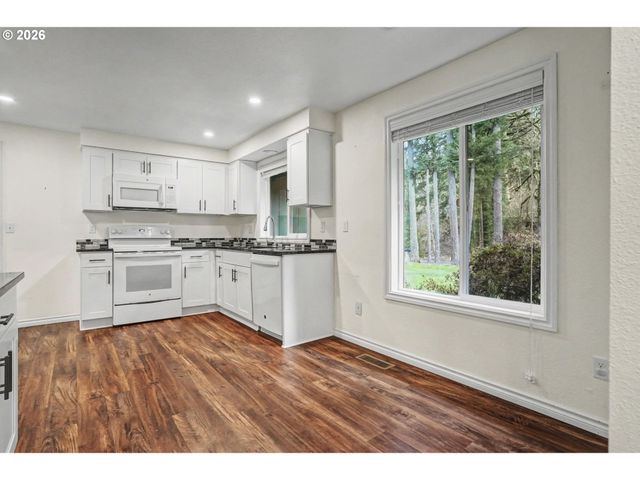 20450 ABIQUA Rd, Scotts Mills, OR 97375