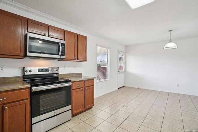 7710 Derby, Selma, TX 78154