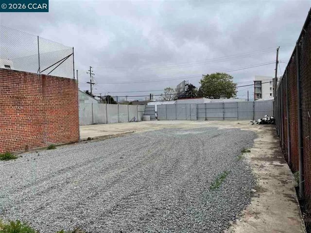 3319 Linden St, Oakland, CA 94608