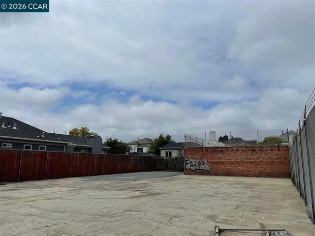 3319 Linden St, Oakland, CA 94608