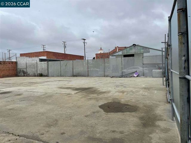 3319 Linden St, Oakland, CA 94608