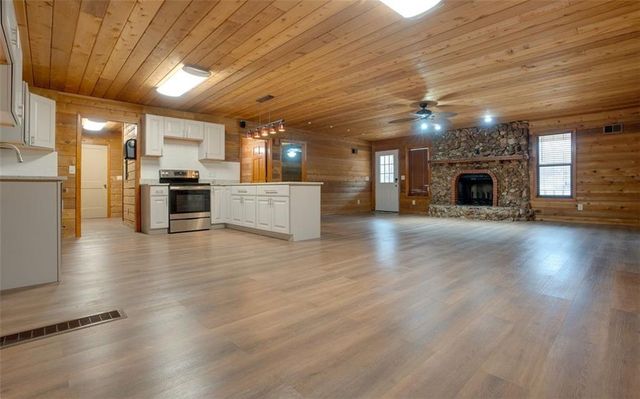 5520 HEARN Road, Ellenwood, GA 30294
