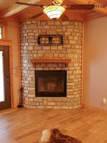 21748 S HWY 148, Henrietta, TX 76365