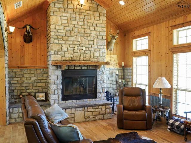 21748 S HWY 148, Henrietta, TX 76365