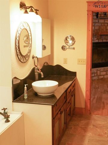 21748 S HWY 148, Henrietta, TX 76365