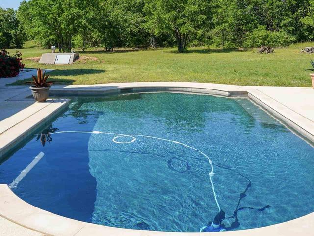 21748 S HWY 148, Henrietta, TX 76365