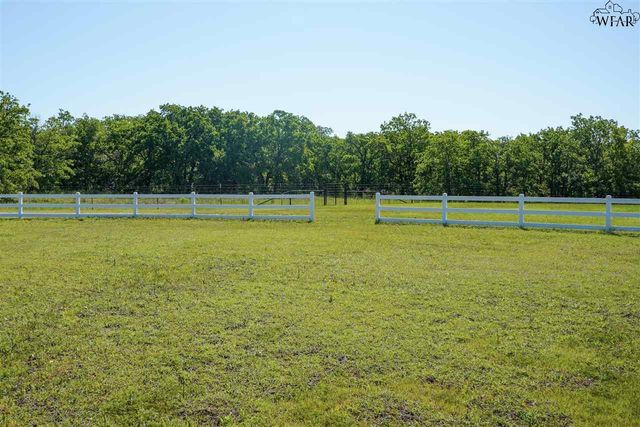 21748 S HWY 148, Henrietta, TX 76365