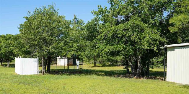 21748 S HWY 148, Henrietta, TX 76365