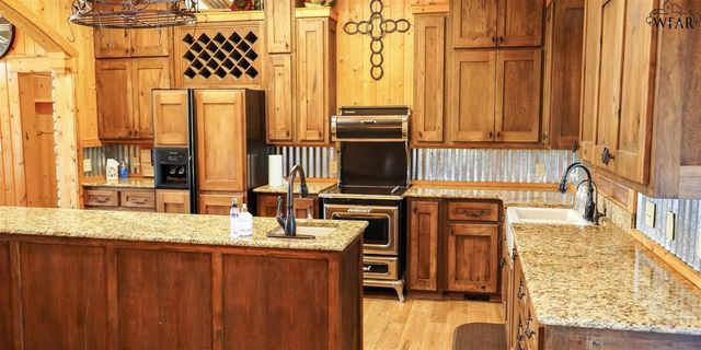 21748 S HWY 148, Henrietta, TX 76365