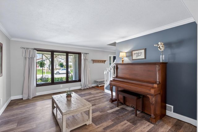 8040 172nd Street W, Lakeville, MN 55044