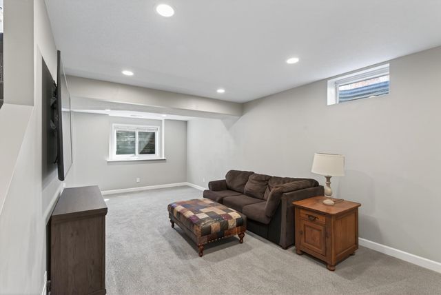 8040 172nd Street W, Lakeville, MN 55044