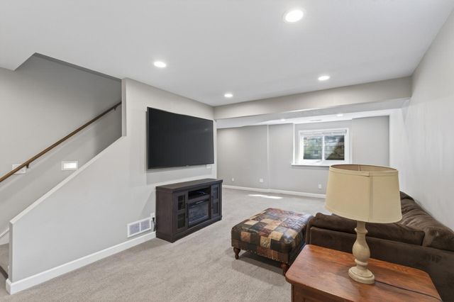 8040 172nd Street W, Lakeville, MN 55044