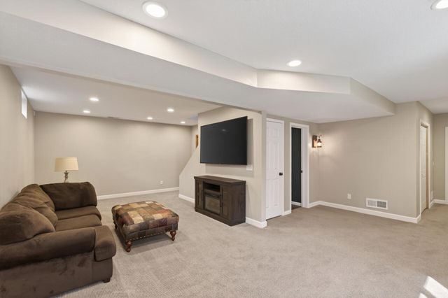 8040 172nd Street W, Lakeville, MN 55044