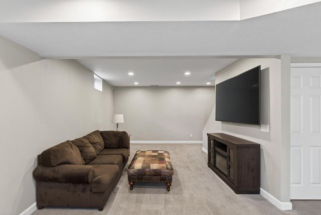 8040 172nd Street W, Lakeville, MN 55044