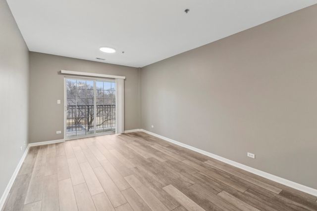 10 N Lake Street 307, Grayslake, IL 60030