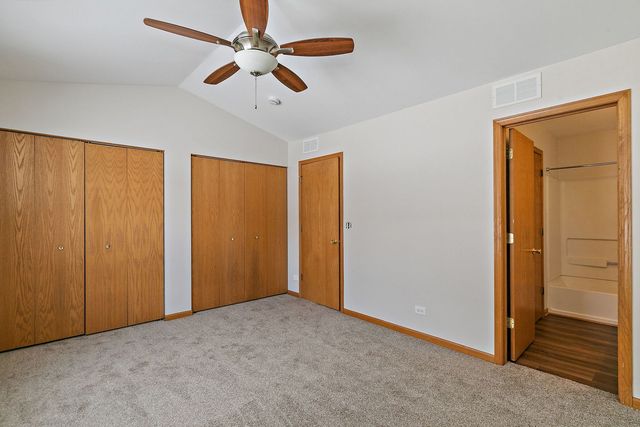 2276 Flagstone Lane, Carpentersville, IL 60110