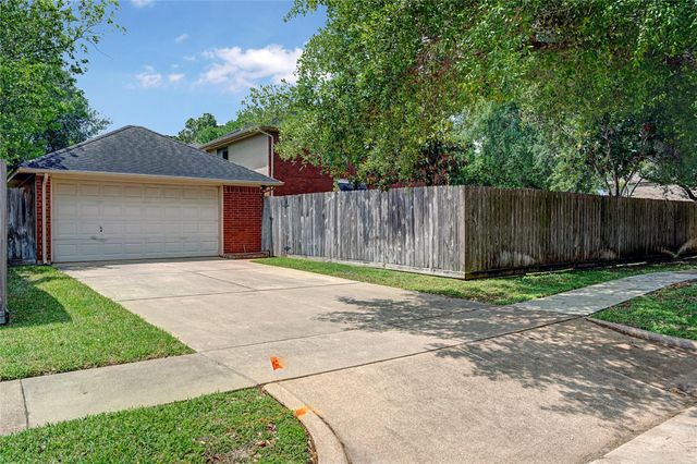 1618 Nails Creek Drive, Sugar Land, TX 77478