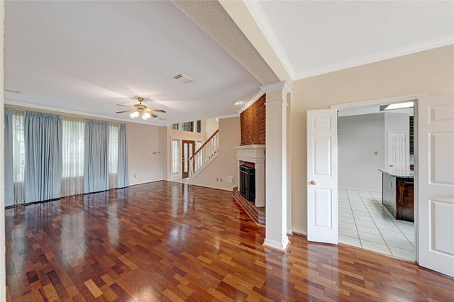 1618 Nails Creek Drive, Sugar Land, TX 77478