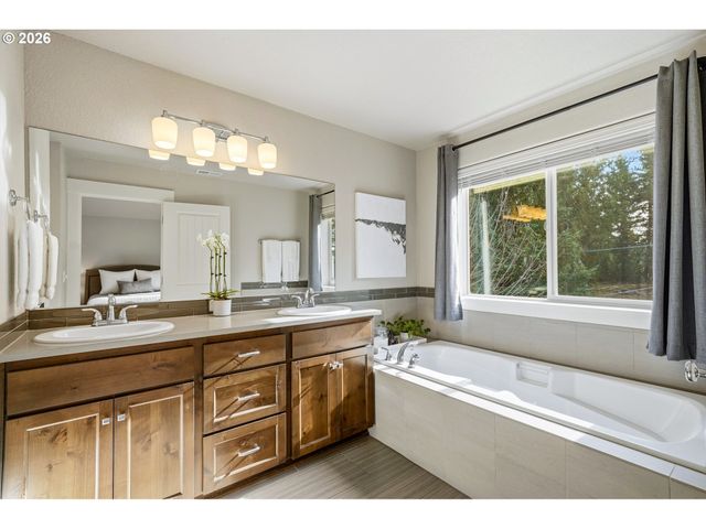 17390 AUBIN St, Sandy, OR 97055