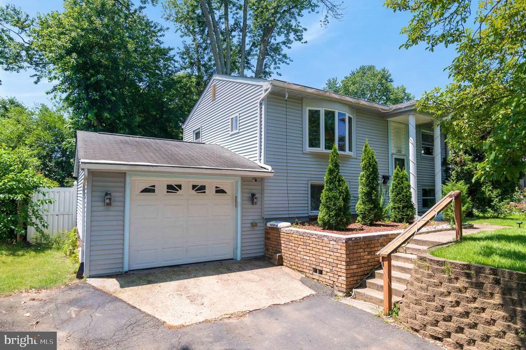 1301 COLUMBIA RD, Woodbridge, VA 22191
