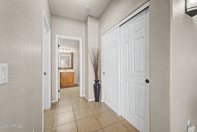 222 E MOUNTAIN VIEW Road, San Tan Valley, AZ 85143